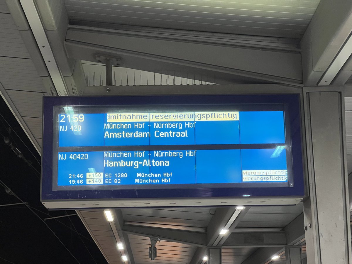 LeanderReimer's tweet image. ⁦@KubeCon_⁩ here I come. Waiting for my night train to Amsterdam. #CloudNativeNerd @qaware on the tracks again. CU tomorrow morning