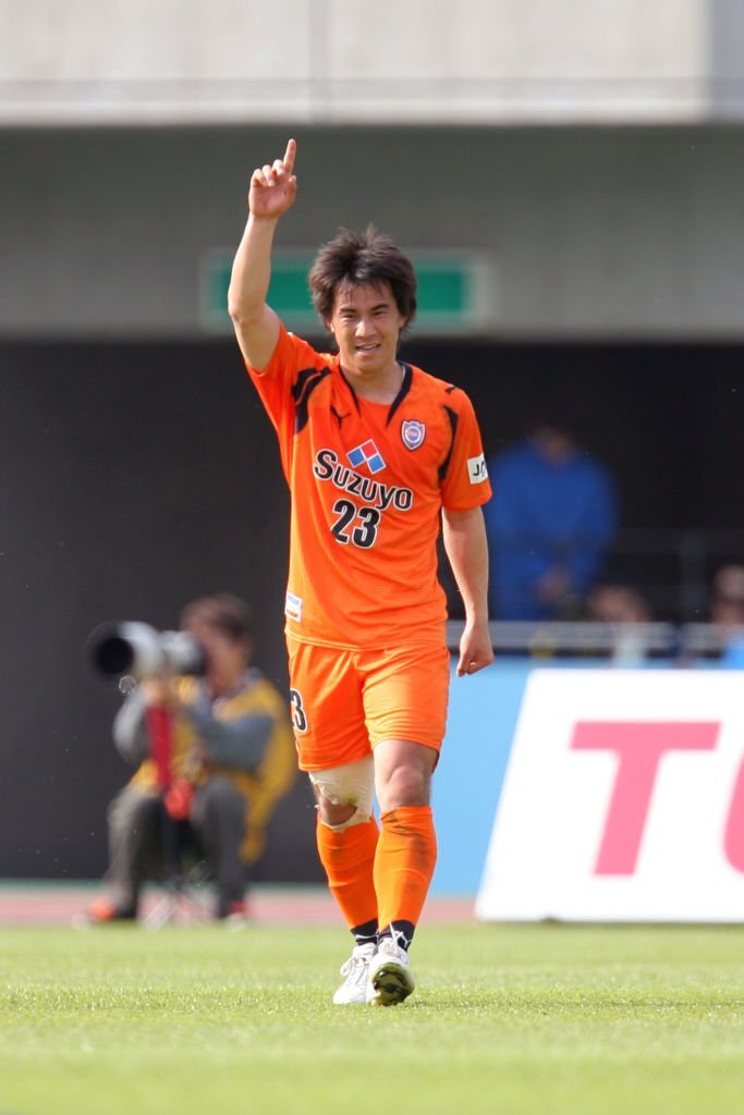 japaofcbr's tweet photo. Otanjōbiomedetō, @okazakiofficial! 🎉👏

Campeão asiático com a seleção japonesa em 2011, o atacante revelado pelo Shimizu S-Pulse e atualmente no St. Truiden, da Bélgica, faz 37 anos neste domingo! https://t.co/ibgC62wYJY