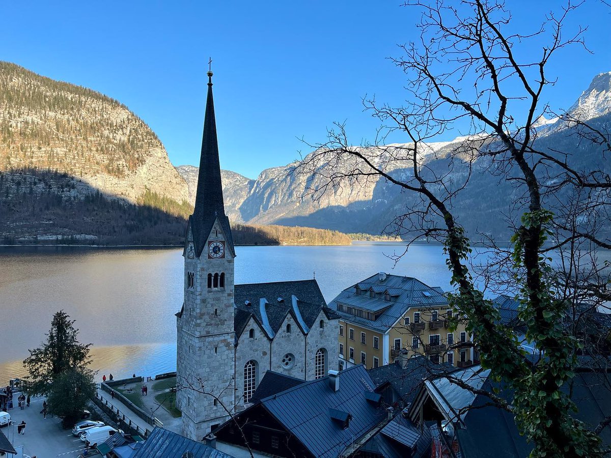 APIabroad's tweet image. API students studying in Prague spent a weekend in Hallstatt, Austria. You can easily travel anywhere in Europe when studying in Prague, the continent's heart. 
#APIExperience #ISpyAPI#APIAbroad #StudyAbroad #Prague #TravelPrague
📷 by @api.prague