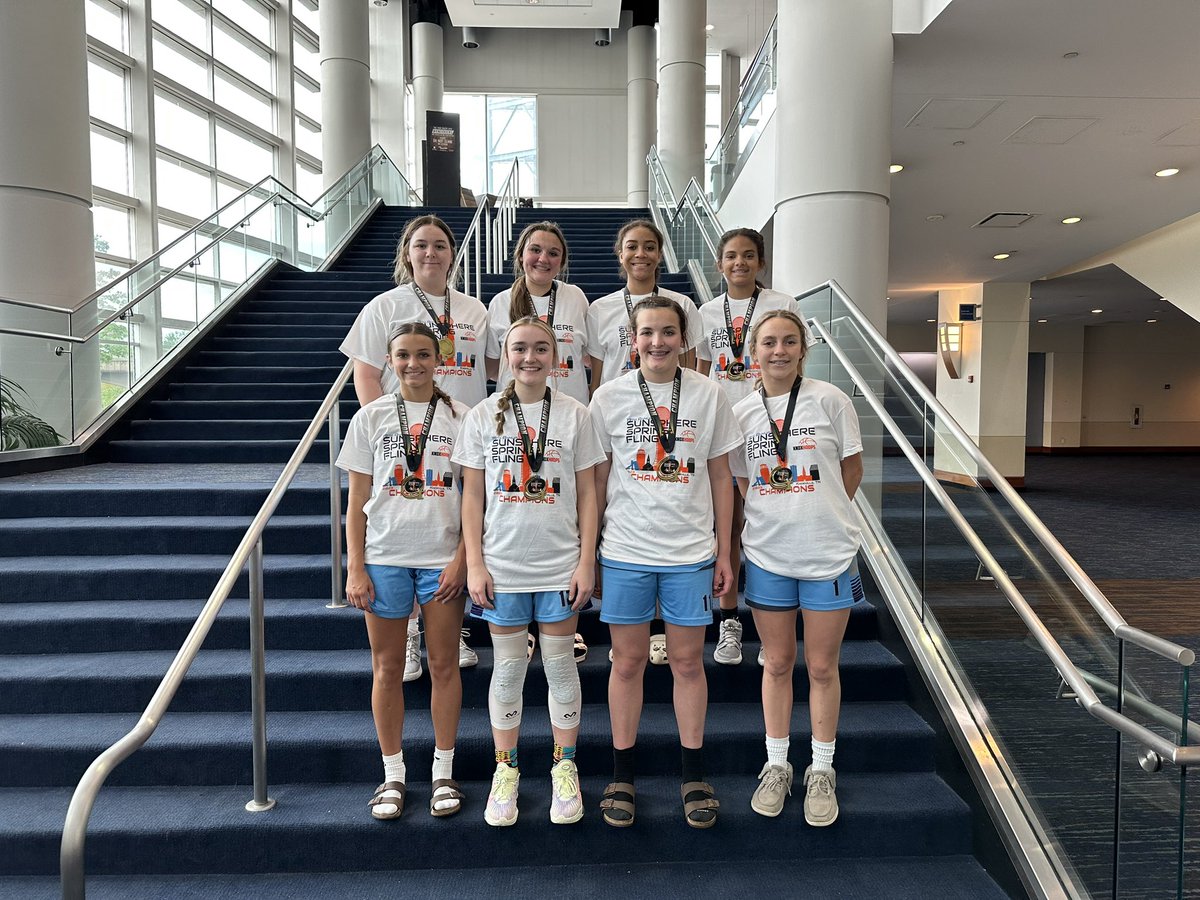 Knox_Hoops's tweet photo. Congrats to @East_TN_Select for winning the JV HS Girls Division! #SunsphereSpringFling
#VisitKnoxville #KnoxHoops https://t.co/znlh5XLic8