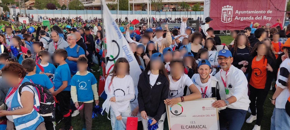 IESElCarrascal's tweet image. Este fin de semana hemos participado en el desfile inaugural de las #XXIVOlimpiadaEscolar de #Arganda
 Esperamos cosechar muchas medallas 🏅