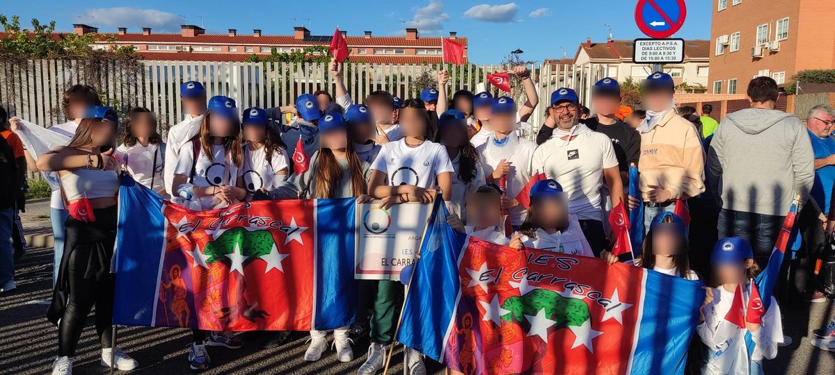 IESElCarrascal's tweet image. Este fin de semana hemos participado en el desfile inaugural de las #XXIVOlimpiadaEscolar de #Arganda
 Esperamos cosechar muchas medallas 🏅