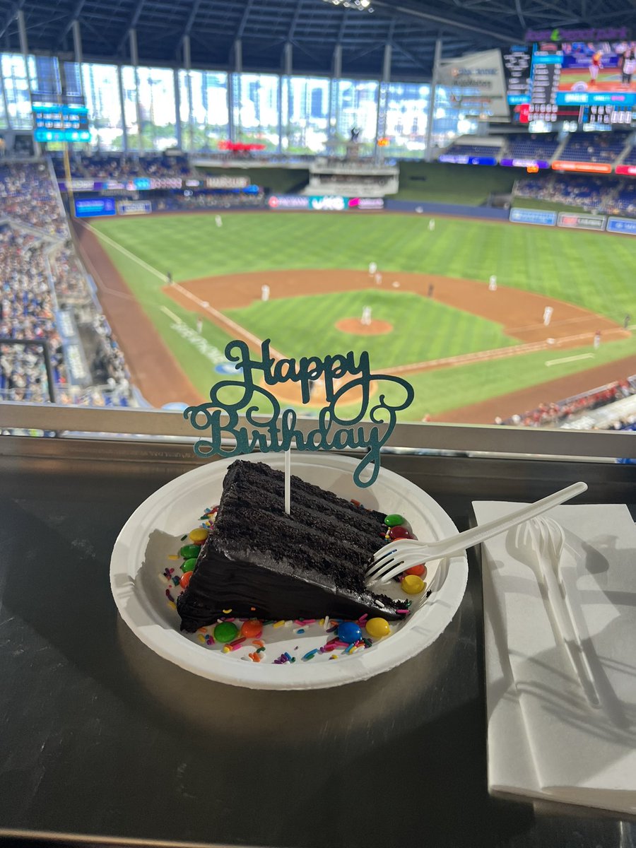 alfonseca57's tweet photo. No other way to celebrate 🎉 the big 51 https://t.co/HcyZ5nZHJz