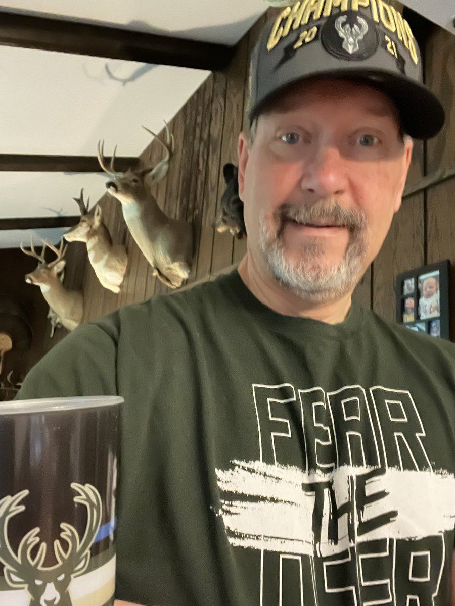dawink80's tweet photo. @Bucks Watch party in da Deer District Nort.
#FearTheDeer 
#Bucksin6
#GoBucks https://t.co/GKJn6QkBQu