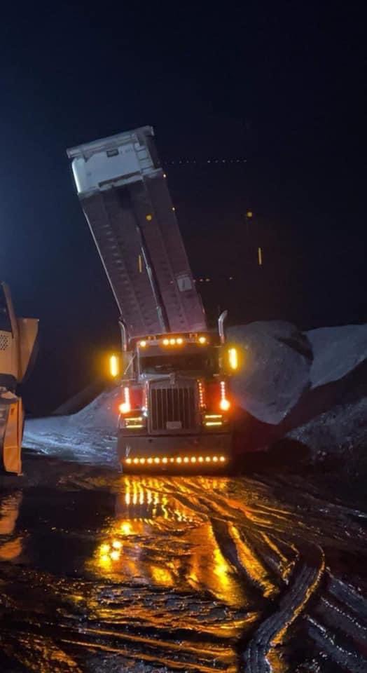 Risker than gas station burritos! 🌯 

#thedirtyoldtrucker #kenworth #kenworthtrucks #enddumpmafia #enddumplife #enddumptrucking #enddump #BucketsUpForHarambe