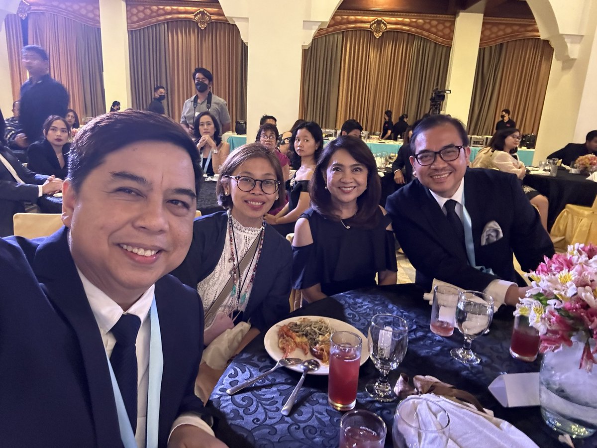 jovefrancisco's tweet photo. Thanks UST ๐ฏ
On April 1, the UST College of Science honored outstanding graduates @ The Outstanding Alumni of Science Tribute. Glad to be w/ Thomasians who shared their expertise when Covid hit our country & the world. https://t.co/gfsfX0dBTX
#GalingScience #toastawardsnight2023 https://t.co/gJnykVN8YS
