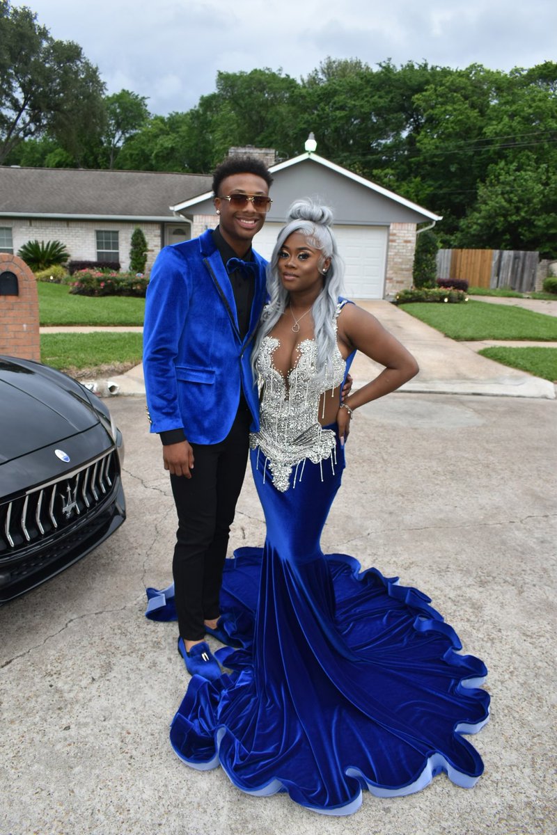 itsmiagney's tweet photo. People will stare, make it worth their while 🪡💙🥰🦋
•
•
PROM 2023 💙📍
IG: Lemijadi
#prom2023 #prom #promdresses #promdress #promnails #houston #houstonhairstylist #houstonmua #customdesigns #customgown #fashiondesigner #promdress #promdresses #GODsPLAN https://t.co/qs1xQNtu0p