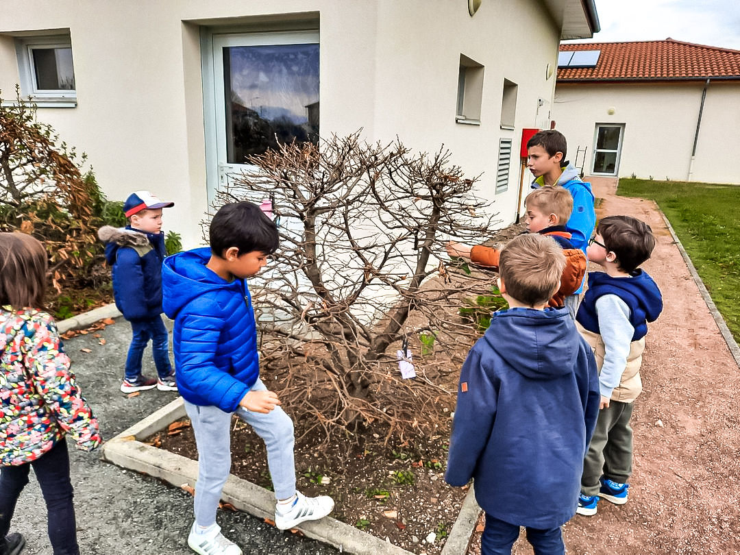 RLV_agglo's tweet photo. #EnfanceJeunesse | 👶👧 Pendant les vacances, près de 70 enfants de la micro-crèche et de l'accueil de loisirs de @RLV_agglo à #SaintLaure ont participé à une grande chasse aux trésors 🎁 https://t.co/2aU40DxHqW