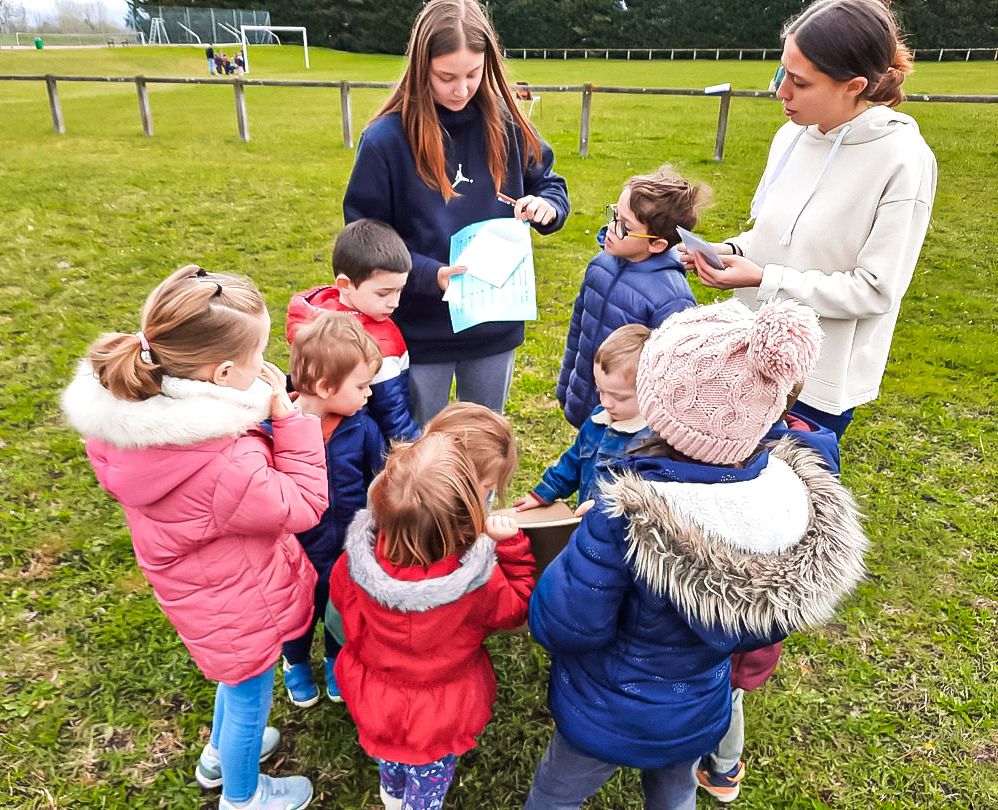 RLV_agglo's tweet photo. #EnfanceJeunesse | 👶👧 Pendant les vacances, près de 70 enfants de la micro-crèche et de l'accueil de loisirs de @RLV_agglo à #SaintLaure ont participé à une grande chasse aux trésors 🎁 https://t.co/2aU40DxHqW