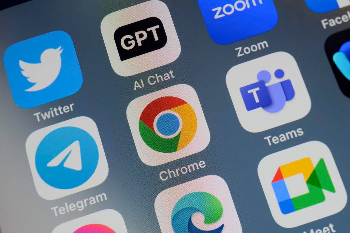 Forbes's tweet photo. ChatGPT Fan? Here Are 10 More Generative AI Tools Worth Trying https://t.co/AB7DCflJHI https://t.co/kPvl9ZyHIA