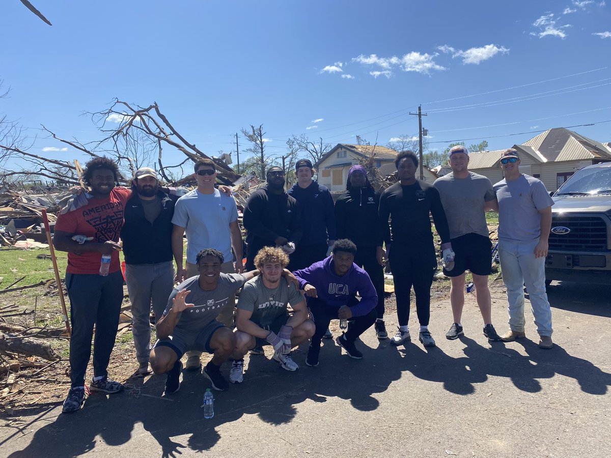 𝗨𝗖𝗔 𝗕𝗘𝗔𝗥𝗦 𝗙𝗢𝗢𝗧𝗕𝗔𝗟𝗟 tweet media