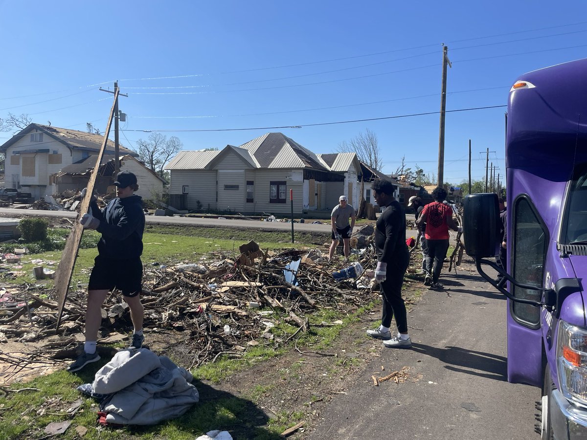 𝗨𝗖𝗔 𝗕𝗘𝗔𝗥𝗦 𝗙𝗢𝗢𝗧𝗕𝗔𝗟𝗟 tweet media