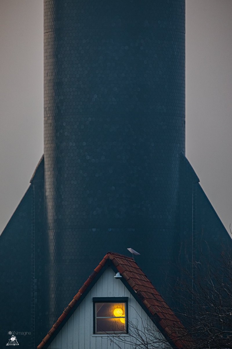 Just in time for Starship’s Orbital Test happening tomorrow. This remains my all time favorite snapshot of Starship.

📸: <a href="/cnunezimages/">Starbase Surfer</a>