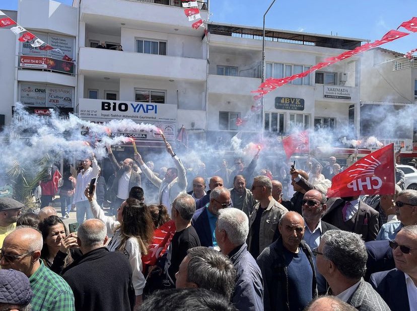 chpurlagenc's tweet photo. İl Başkanımız Şenol Aslanoğlu, İzmir Büyükşehir Belediye Başkanımız Tunç Soyer, Müstakbel milletvekillerimiz, İlçe Başkanlarımız https://t.co/SGWSpX4vTW