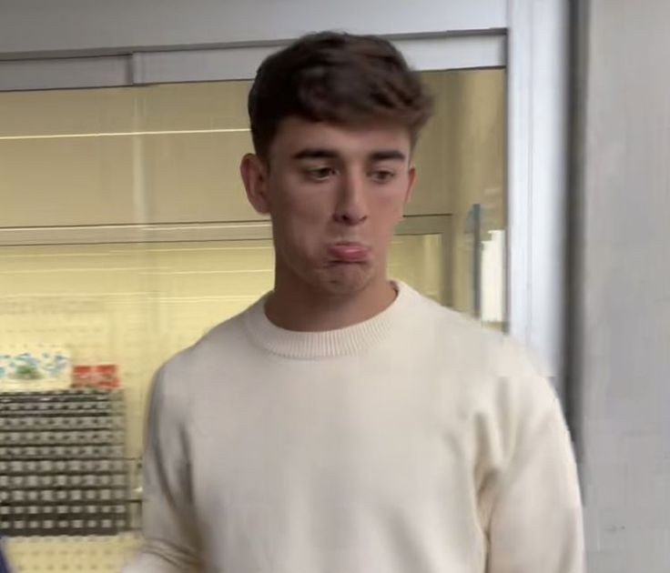 archivesgavi's tweet photo. gavi is like: 🥺 https://t.co/b6ZKnXkunW