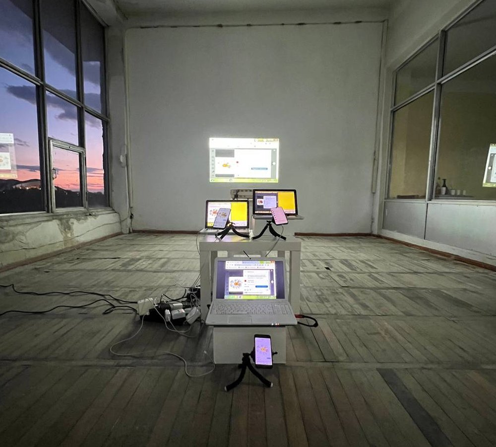 Damjanski's tweet photo. 'Sie liebt mich, sie liebt mich nicht' software performance @ @ddd_kunsthouse in Yerevan, Armenia this weekend.

2 synthetic bots commenting alternately on a daisy flower on IG: "She Loves Me" &amp; "She Loves Me Not" until IG shuts one down and that determines the outcome. 

1/2 https://t.co/WTllDnrSbf