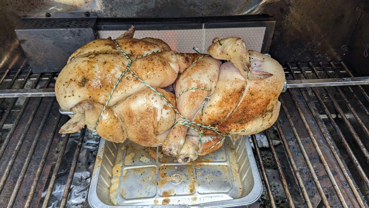 Halpym1's tweet image. Need to practice how to truss a chicken 🤣🤣