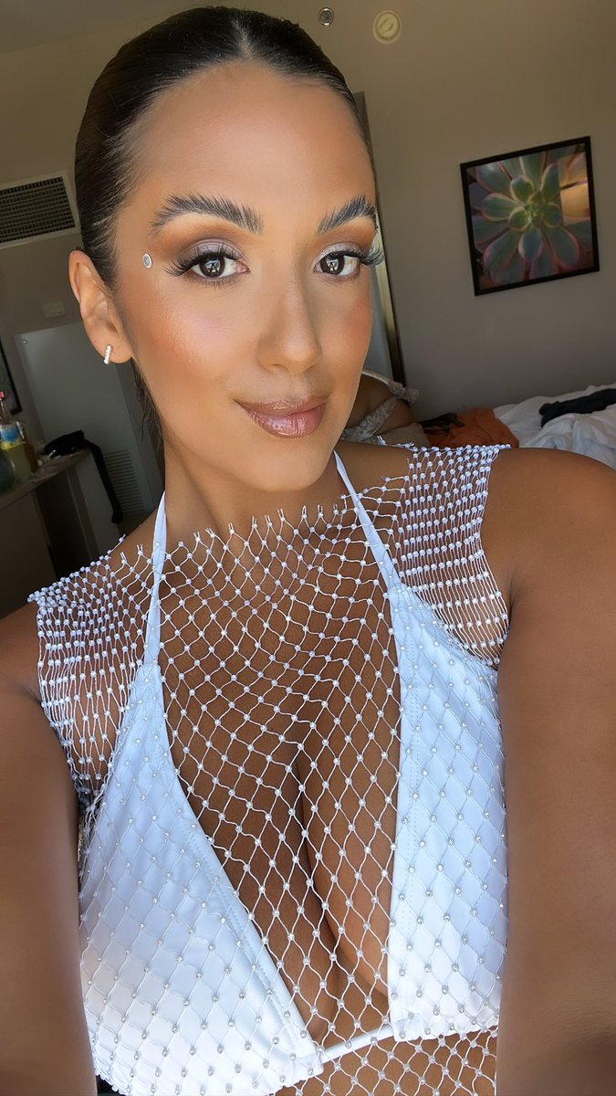 gabspuerto's tweet photo. Just dropping the Coachella Day 1 lewkkk, carry on https://t.co/fMRIpArZ2k