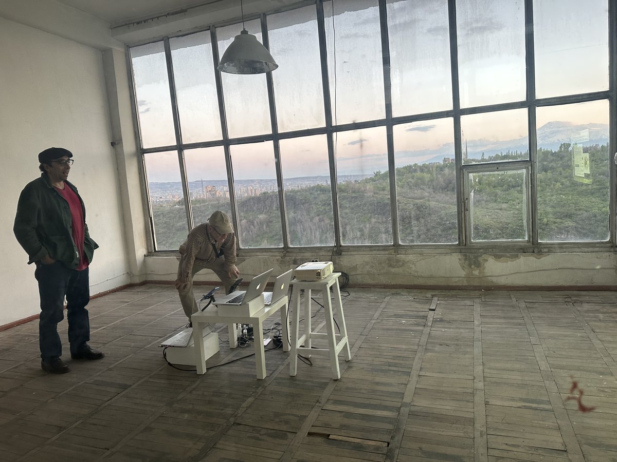 Damjanski's tweet photo. 'Sie liebt mich, sie liebt mich nicht' software performance @ @ddd_kunsthouse in Yerevan, Armenia this weekend.

2 synthetic bots commenting alternately on a daisy flower on IG: "She Loves Me" &amp; "She Loves Me Not" until IG shuts one down and that determines the outcome. 

1/2 https://t.co/WTllDnrSbf