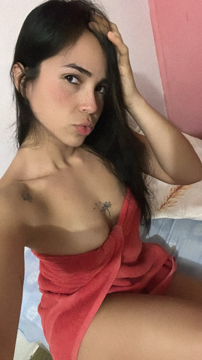 gabibitchof's tweet photo. Spice up your feed with a little Latin flavor 🔥💃🏽 #SaborLatino #HotTamale #VivaLaVida https://t.co/G3qmuxZnEx