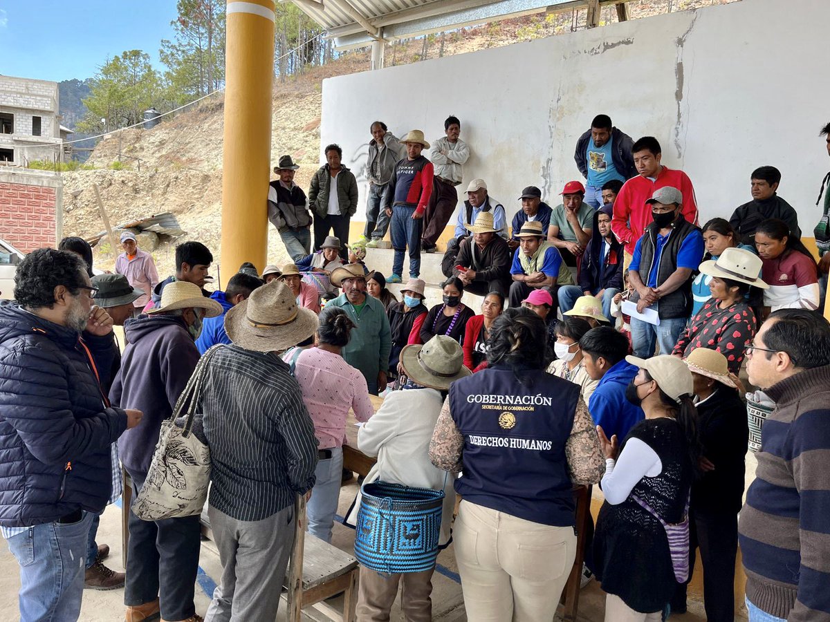 EipCDMX's tweet photo. Este fin de semana y en el marco del cumplimiento de medidas cautelares de la @CIDH, la #UDDH @SEGOB_mx, en colaboración con el @GobOax y el @laomsceiich, inició talleres de construcción de paz con familias que integran comunidades de la región mixteca de Oaxaca. https://t.co/s7nwiBIeMv