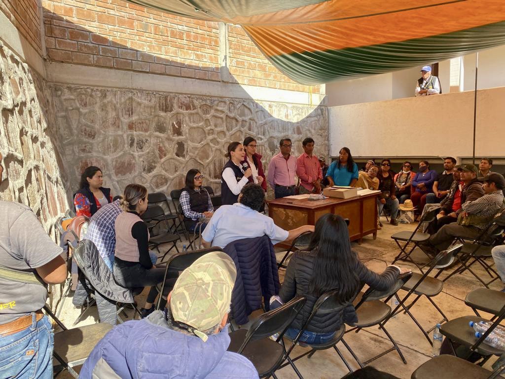 EipCDMX's tweet photo. Este fin de semana y en el marco del cumplimiento de medidas cautelares de la @CIDH, la #UDDH @SEGOB_mx, en colaboración con el @GobOax y el @laomsceiich, inició talleres de construcción de paz con familias que integran comunidades de la región mixteca de Oaxaca. https://t.co/s7nwiBIeMv