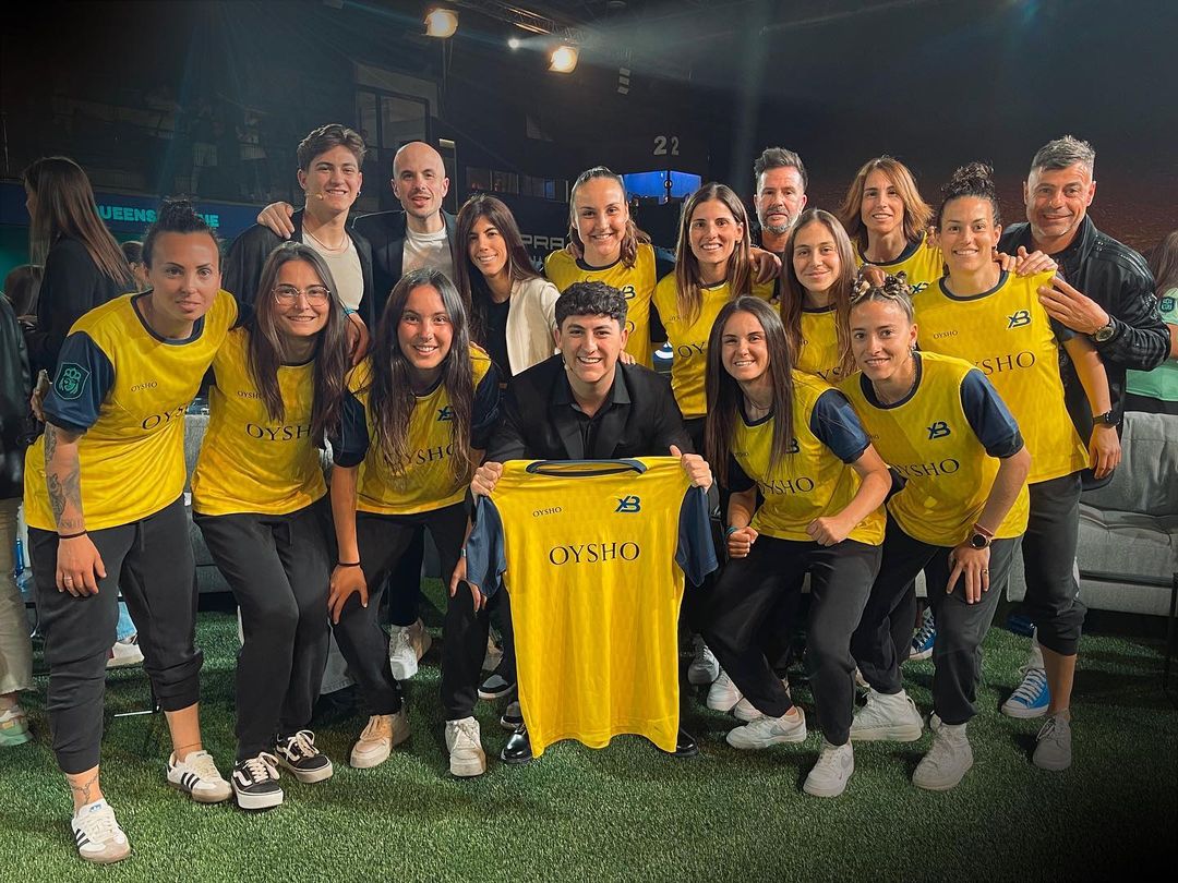 xBuyer_Team's tweet photo. Va, subid, vamos a por la @QueensLeague 🏆 https://t.co/Y3bReyoPHq