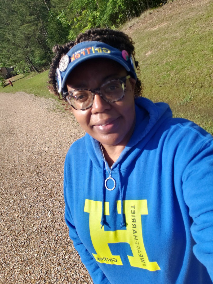 Olliegall's tweet image. Sunday Morning Walk👟
#Day13of21  | S.T.E.P.S. 
Walking on a dirt road👟
Keep going . It's worth it. I'm worth it.  
30 mins | 5 days a week👟
#ByFaithWalker  #GirlTrek #4Dark30Treks
#SelfCareCrusader #GoldenTicket🎫
#UltimateFreedomTrekker