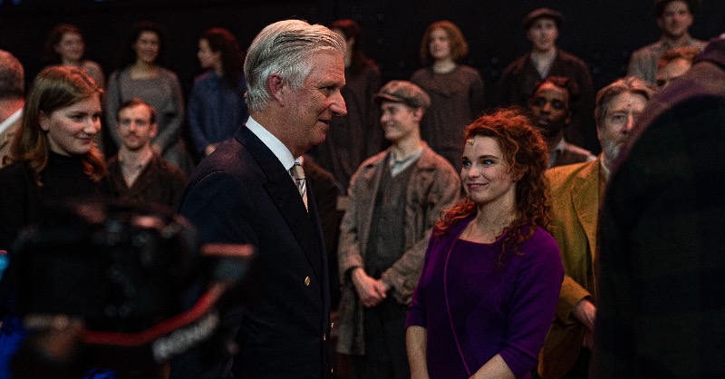 studio100's tweet photo. Wat een eer! 🙌🏼 De Koning en Koningin kwamen vandaag, samen met hun kinderen, genieten van onze spektakel-musical Red Star Line! 🎭🚢  #studio100 #redstarline @MonarchieBe