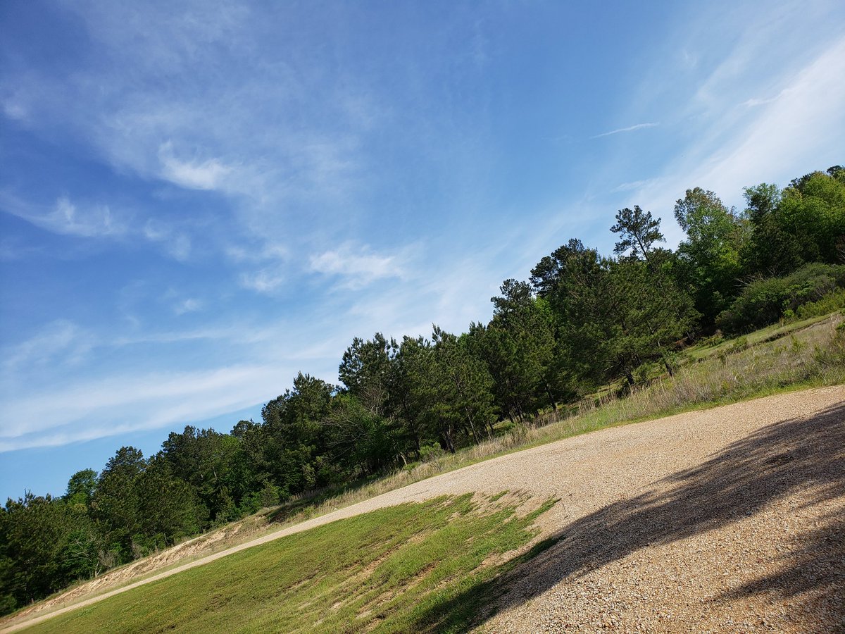 Olliegall's tweet image. Sunday Morning Walk👟
#Day13of21  | S.T.E.P.S. 
Walking on a dirt road👟
Keep going . It's worth it. I'm worth it.  
30 mins | 5 days a week👟
#ByFaithWalker  #GirlTrek #4Dark30Treks
#SelfCareCrusader #GoldenTicket🎫
#UltimateFreedomTrekker