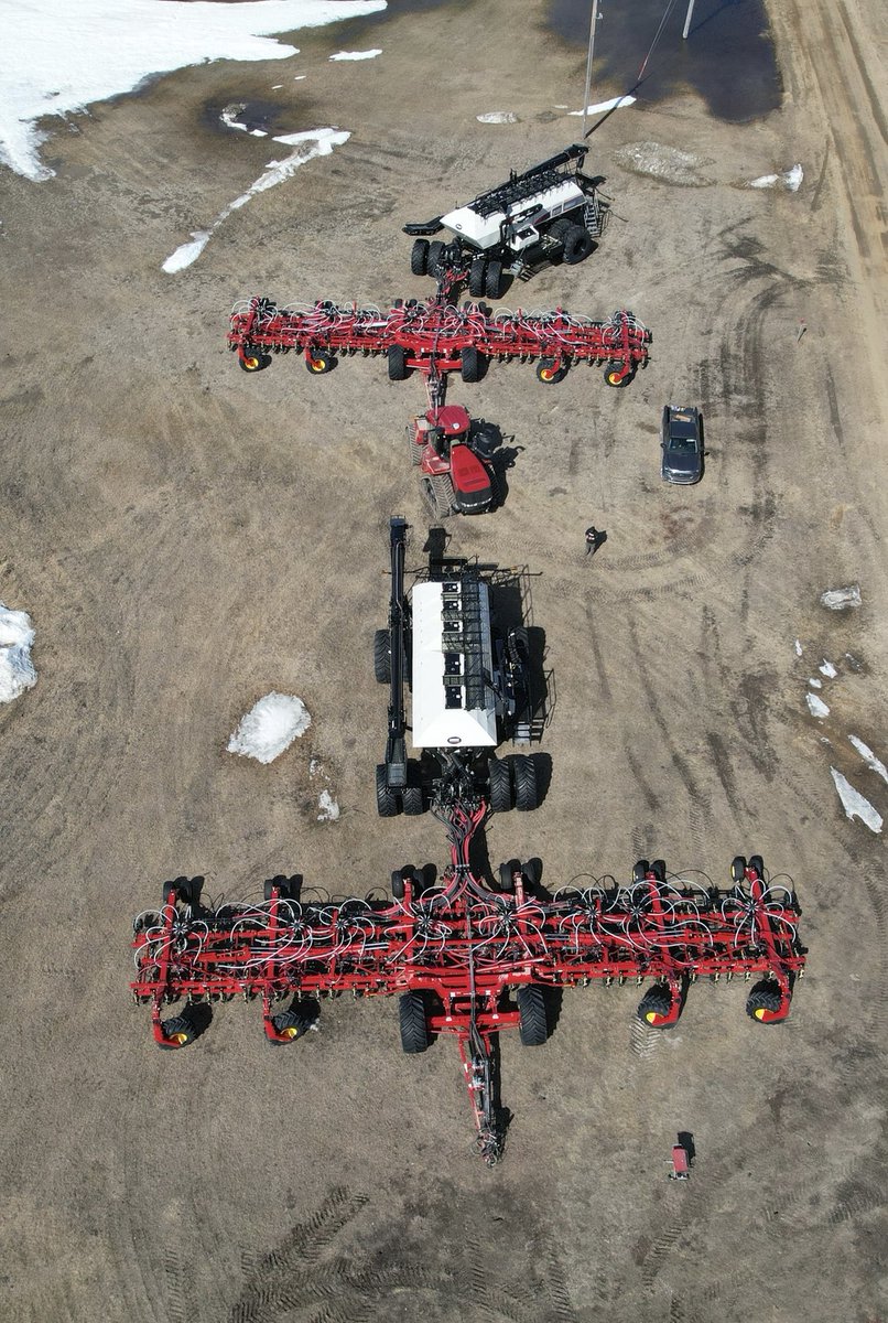 Kinda look like toys ready to play in the sandbox…big kids can have fun too ⁦😊⁦<a href="/BourgaultAg/">Bourgault Industries</a>⁩ ⁦⁦<a href="/BGagronomy/">Bourgault Agronomy</a>⁩ <a href="/caseih/">Tim Fintelmann</a> #plant23 #modernfarming ⁦<a href="/youngsequipment/">Young's Equipment</a>⁩