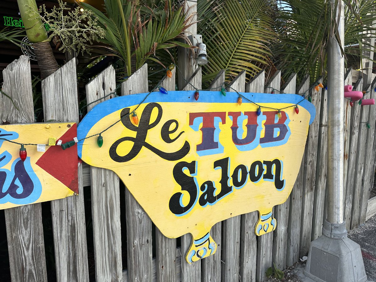 EmbraceLife424's tweet photo. One of my favorite places in Hollywood Beach. I love the laid-back vibe, and the catch of the day is always good #Florida #LeTub https://t.co/dDqXHxDC91