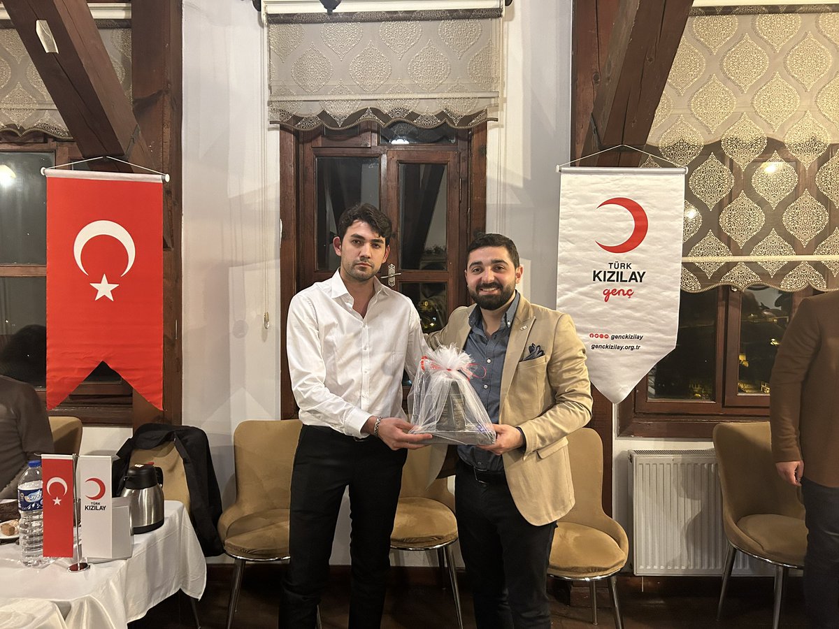 talhaozer0's tweet photo. 📍KARABÜK

2.Bölgedeki İl Başkanlarımız ile Karabük teşkilatımızın ev sahipliğinde iftar soframızda buluştuk.

Tüm mesele, kaplere dokunabilmek. https://t.co/Pj5cG3sXS1