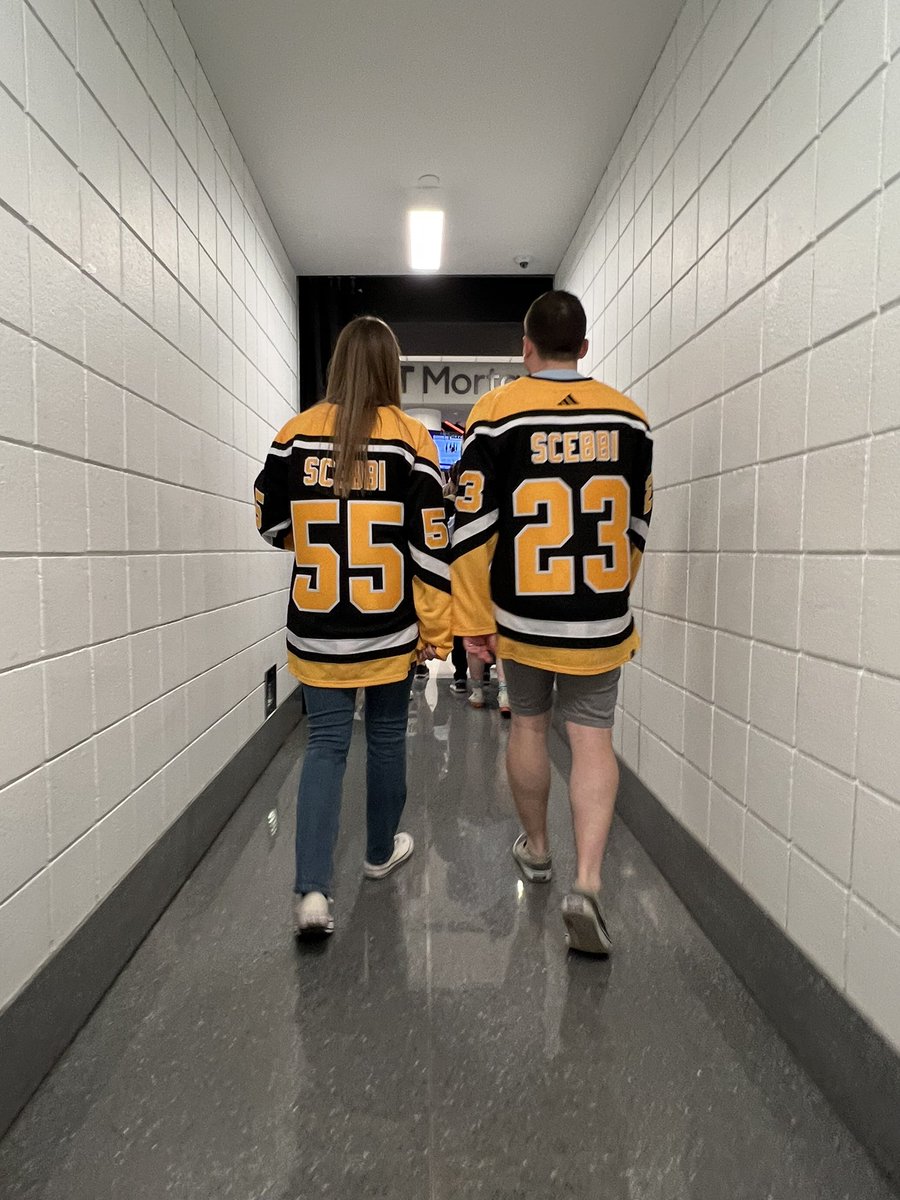 Richard_Teel's tweet photo. That aisle walk form π€© #LightTheLand @monstershockey https://t.co/wyQknmsGMs