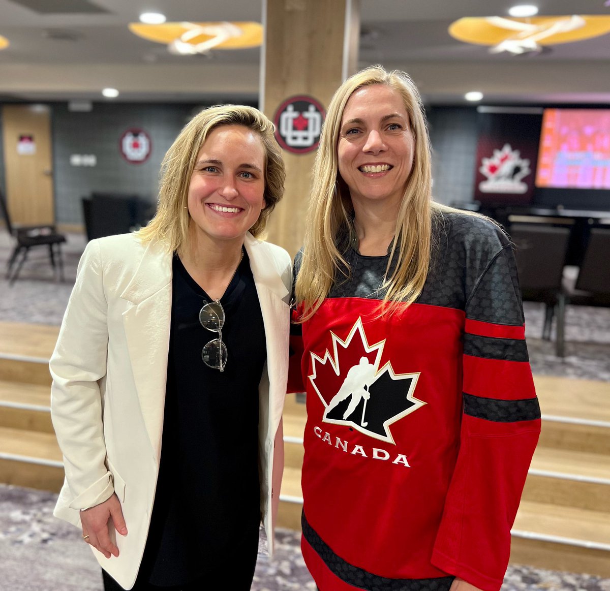 PascaleStOnge_'s tweet photo. Our women's hockey team is inspiring.
 
I was able to wish them all the best for tonight's final championship game.
 
Tune in at 7 p.m.! Go @TeamCanada! 🇨🇦💫
 
#IIFH #WomensWorlds
@pou29 https://t.co/i9hwB5OP2M