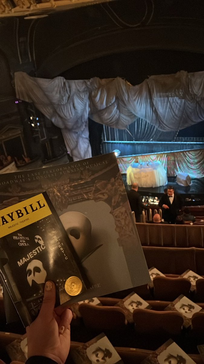 jonnephin's tweet photo. ‼️CLOSING SALE‼️
‼️EVERYTHING MUST GO‼️
#GoodbyePhantom #PhantomBroadway #phantomoftheopera https://t.co/4Z7PWXKUb4