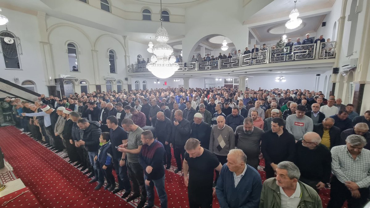 SuhailAlrais's tweet photo. من صلاتي العشاء و التراويح بمسجد شائر الجديد بمدينة #سكوبيه #macdonia🇲🇰 #skopje #جمهورية_مقدونيا https://t.co/8sbX4m4K7r