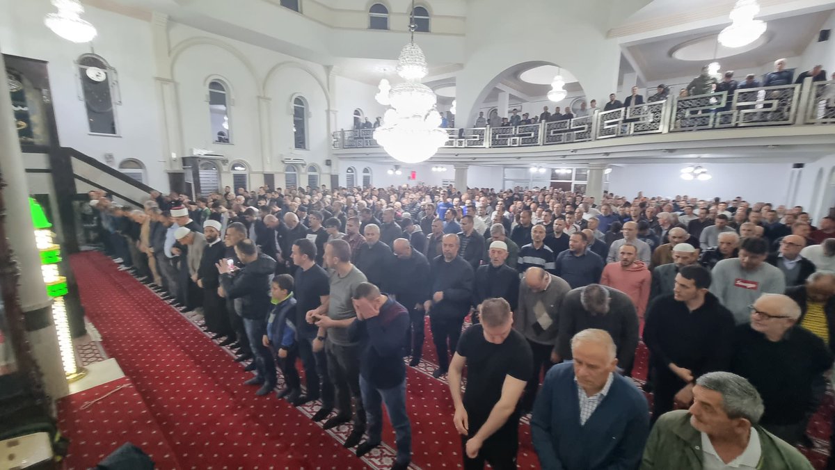 SuhailAlrais's tweet photo. من صلاتي العشاء و التراويح بمسجد شائر الجديد بمدينة #سكوبيه #macdonia🇲🇰 #skopje #جمهورية_مقدونيا https://t.co/8sbX4m4K7r