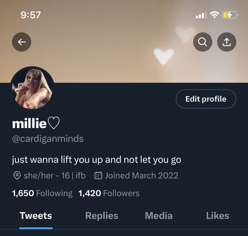 cardiganminds's tweet photo. don’t forget me if you haven’t already🤭 https://t.co/8XHZ7UUjsL