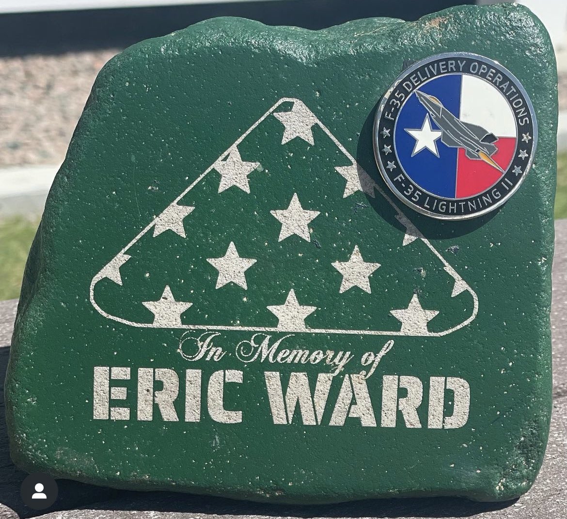 4WARDproject's tweet photo. This rock for Eric was first hidden by @TravisPastrana at @RallyReady. It was rehidden by Bob Bock at NAS JRB Fort Worth with a cool story detailed in the last photo. #end22aday #4EricWard #4WARDproject #4WARDrocks Rock 22-199 https://t.co/3xlB6qFSgA