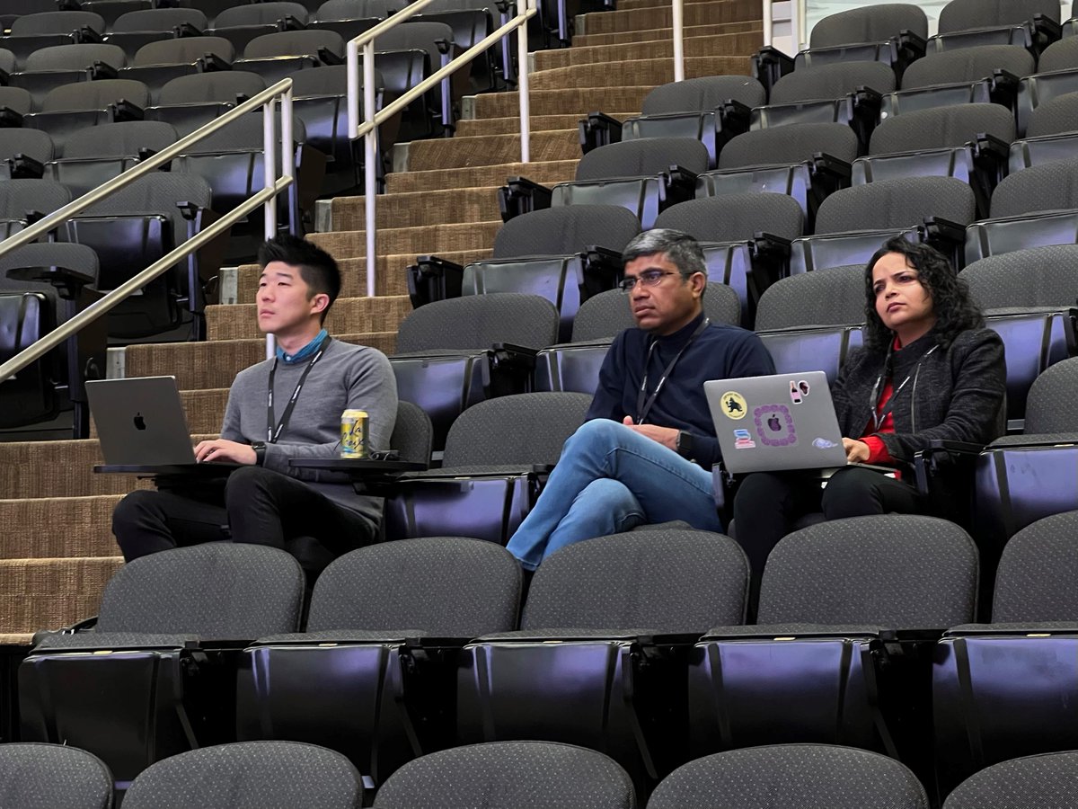 InfosysAmericas's tweet image. It&apos;s showtime! Students giving it their all during the final presentations to impress the judges, including @VadirajGuttal from @Infosys. 💼🎤 infy.com/3zuvFAK @joinhealthhacks @InstepInfosys @Stanford #InfosysHelix #EmpoweringBetterCare #HealthHacks #InfosysInstep