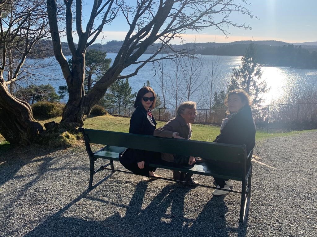 A quiet break in between the events of #OneOceanweek @statsraad , in Bergen, visit at Edvard Grieg's home, Troldhaugen, w. French ambassador Florence Robine @frobine @AmbaFr_Norge & Chargée d'Affaires @UKRinNOR , Lilia Honcharevych & me as Honorary Vice-consul of France @UiB_IF