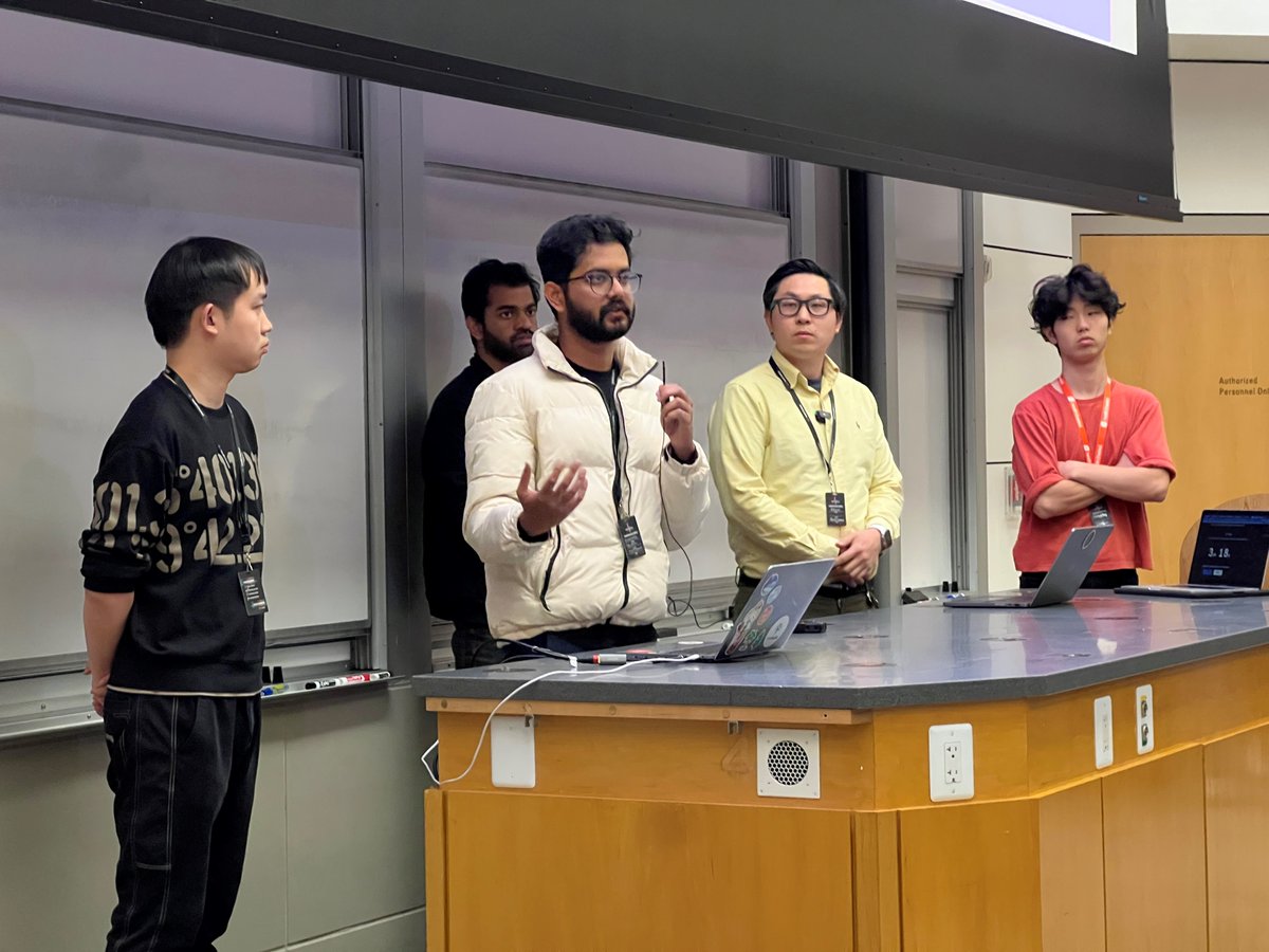 InfosysAmericas's tweet image. It&apos;s showtime! Students giving it their all during the final presentations to impress the judges, including @VadirajGuttal from @Infosys. 💼🎤 infy.com/3zuvFAK @joinhealthhacks @InstepInfosys @Stanford #InfosysHelix #EmpoweringBetterCare #HealthHacks #InfosysInstep