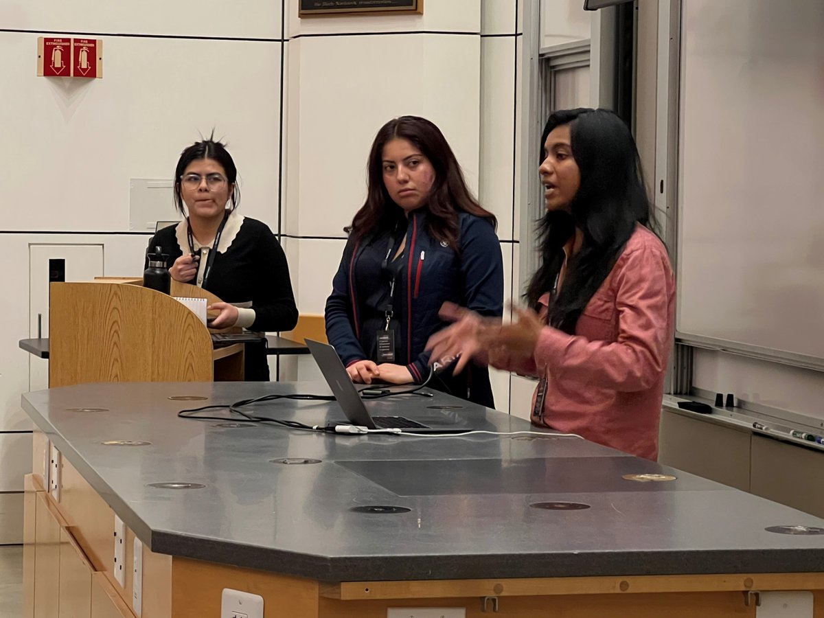 InfosysAmericas's tweet image. It&apos;s showtime! Students giving it their all during the final presentations to impress the judges, including @VadirajGuttal from @Infosys. 💼🎤 infy.com/3zuvFAK @joinhealthhacks @InstepInfosys @Stanford #InfosysHelix #EmpoweringBetterCare #HealthHacks #InfosysInstep