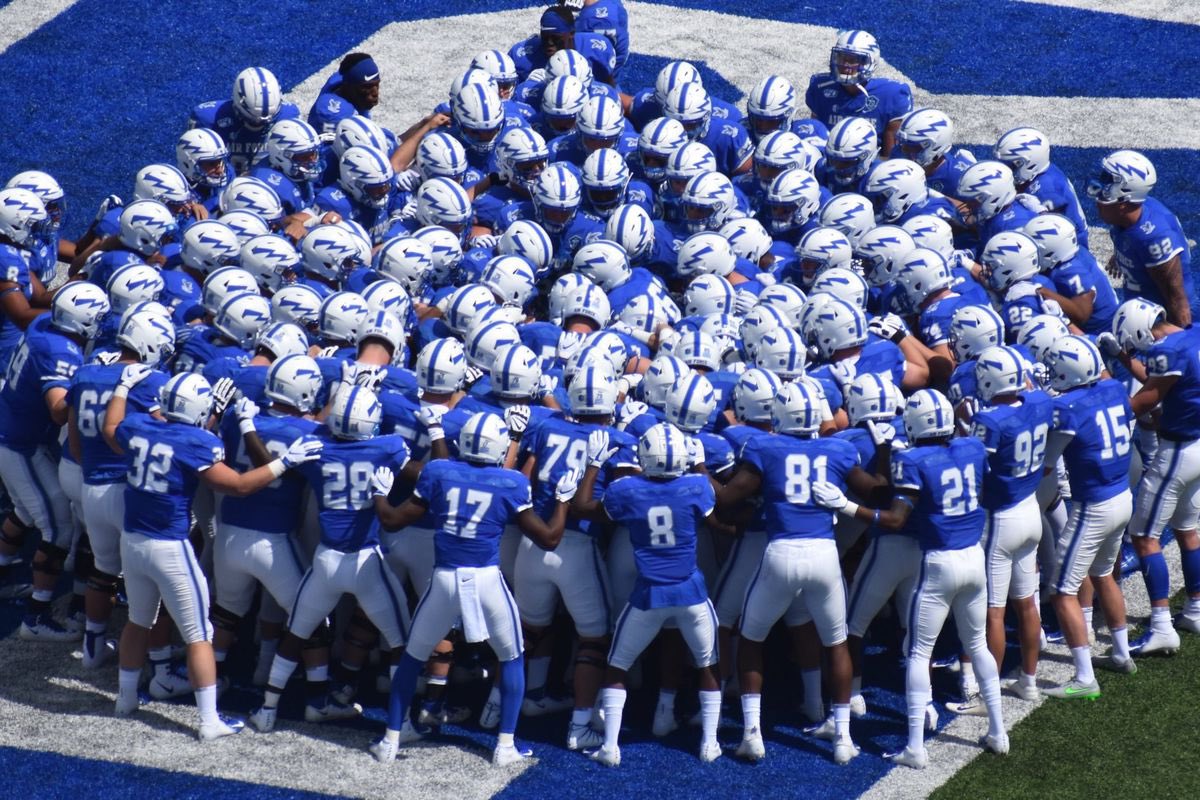 After a great conversation with Coach <a href="/jake8shakes/">Coach Jake Campbell</a> I am extremely BLESSED &amp; THANKFUL to Receive my 1st D1 offer from Air Force! 🙏🏽 #AF #GoFalcons 🇺🇸🏈 <a href="/CoachHarriott/">Roger Harriott</a> <a href="/STA_Football/">Aquinas Football</a> <a href="/J3amillio/">Millio</a> <a href="/Earl20201/">Earl Little I</a> <a href="/kevbiyi/">KevBiyi</a> <a href="/larryblustein/">Blustein Recruiting</a> <a href="/TheCribSouthFLA/">Frank Tucker</a> <a href="/247recruiting/">247Sports Recruiting</a> <a href="/TopPreps/">College Coach / College Scout / College Recruiter</a> <a href="/Dwight_XOS/">Dwight Thomas - Catapult Sports</a>