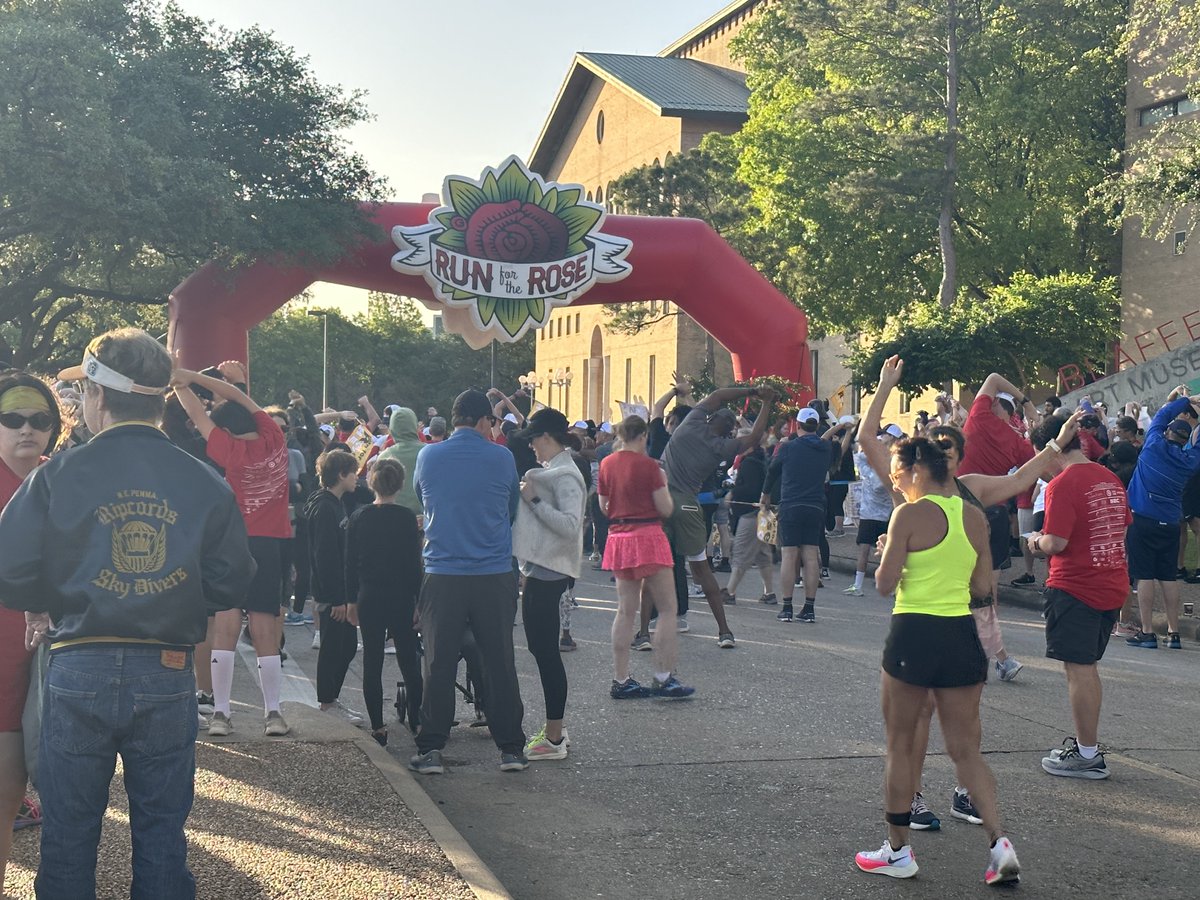 It was a beautiful Houston day for the @DrMarnieRoseFdn annual Run for the Rose! I'm seriously so inspired by every single one of my patients with brain tumors, not to mention their caregivers. @MDAndersonNews Brain Tumor Center was staffing the first aid tent! #endcancer