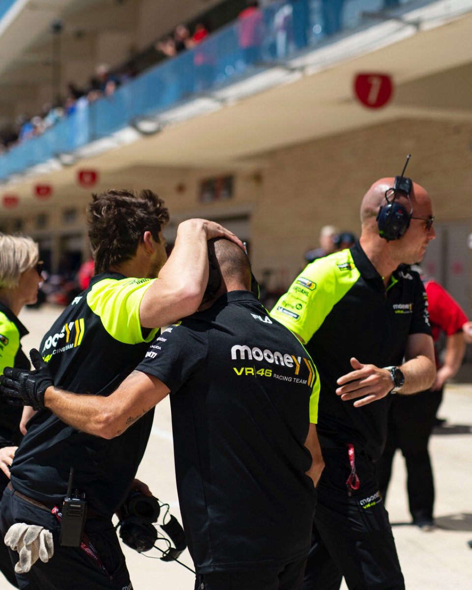 VR46RacingTeam's tweet photo. Grazie 🇺🇸🥈@lucamarini10 
You deserved it! 

#motogp #vr46 #MooneyVR46RacingTeam #LM10 #americasgp @MotoGP https://t.co/ciJxOpICcP