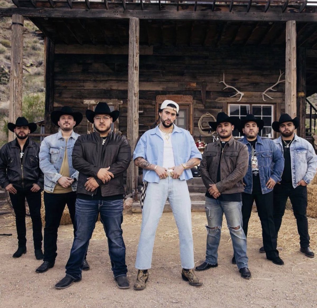 badbunnyontour's tweet photo. Bad Bunny X Grupo Frontera 🇲🇽🤠🏜️ https://t.co/aLuVRkW87Z