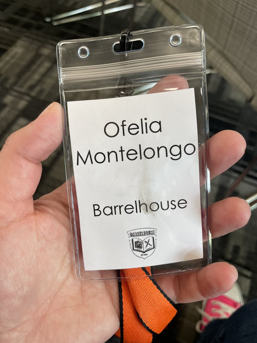 Ofeliamv23's tweet photo. So grateful for yesterday! #CCDC23
Great conversations with friends and new writers ❤️ @barrelhouse https://t.co/tm2HfKs5ZN