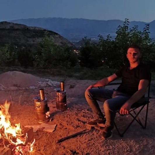 Uzaktan sevmek herkesin harcı değildir